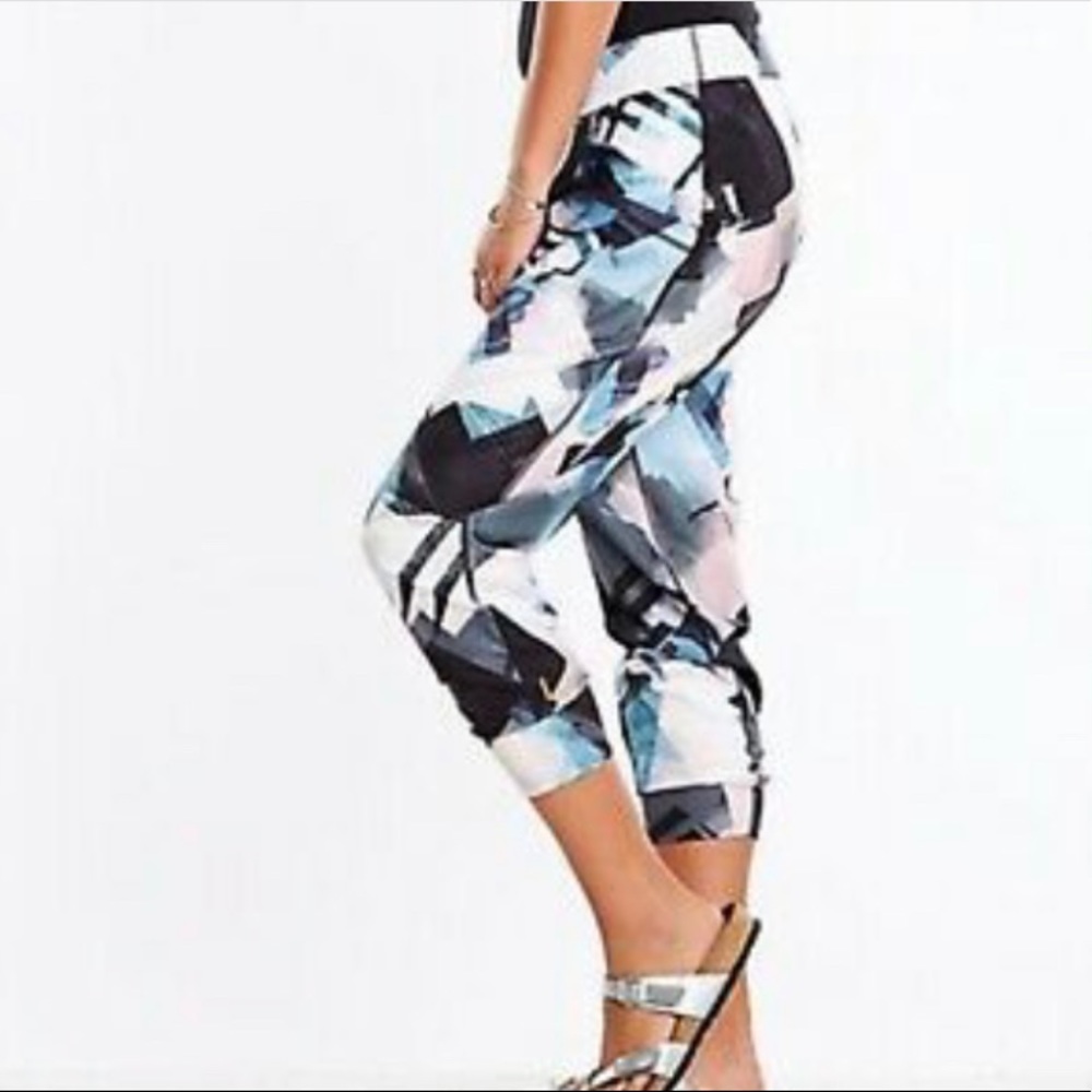 Lucy NWT Soulful Geo Print Capri Pant